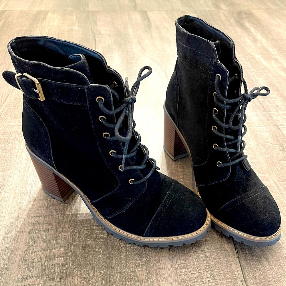 JustFab ‘Carryn’ Black Lace-Up Block Heel Boots Size 10